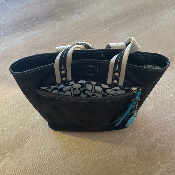 Coach Hamptons Weekend Black Tote Bag - Picture 6 of 9